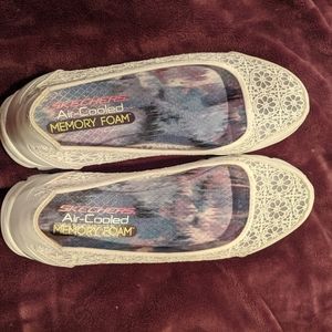 Skechers Shoes - 💌Skechers White Lace Slip On💌 Skechers Shoes - 💌Skechers White Lace Slip On💌